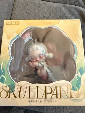 Pop Mart Skullpanda Aisling Figure - White & Pastel Blue. Gorgeous!